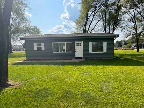 N3087 Lawson Dr, Waupaca, WI 54981