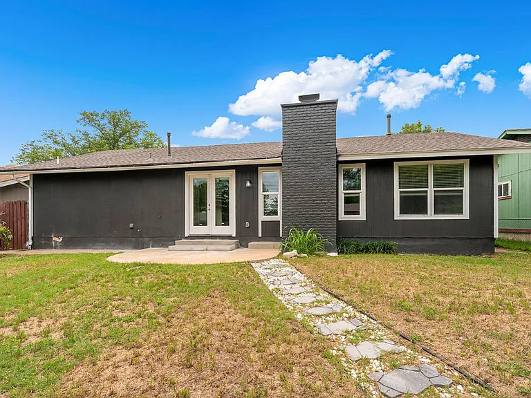1204 Spearson Ln — Photo 22