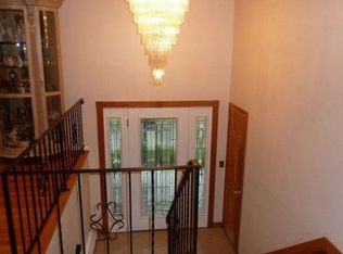 7 Iroquois Trl, Airmont, NY 10952