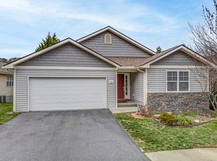 122 Clear Creekside Dr, Hendersonville, NC 28792