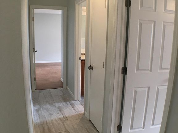 4th image of 23119 Wilkinson Ave
