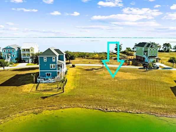 708 Cannonsgate Drive, Newport, NC 28570