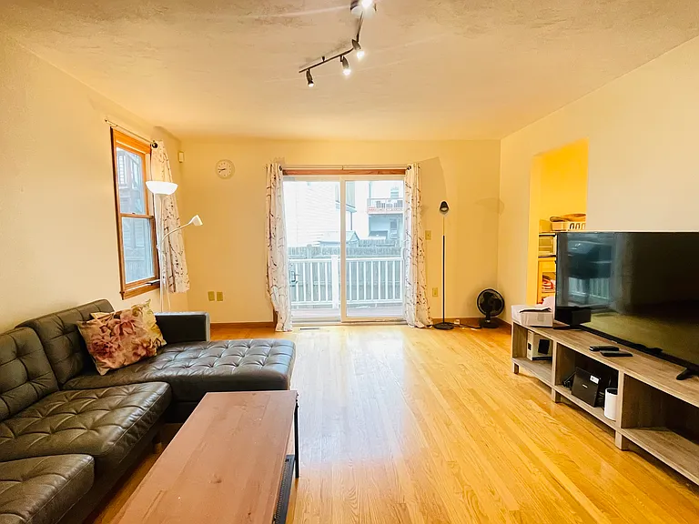 82 Federal Ave — Photo 6