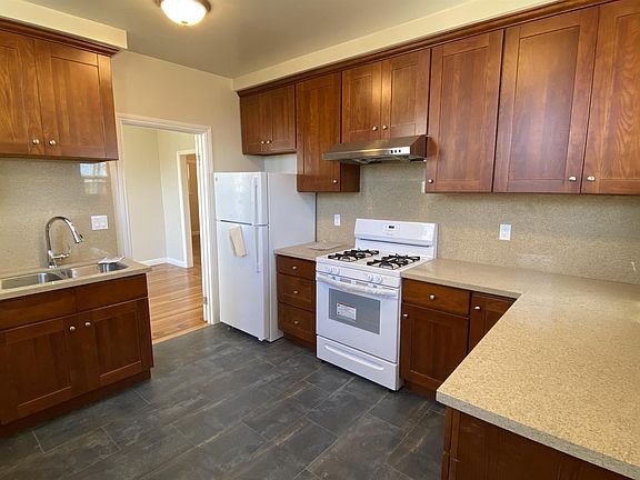 4th image of 1425A Clay St #A