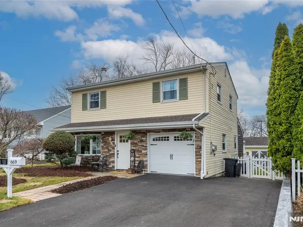 669 McKinley Ave, Township Of Washington, NJ 07676
