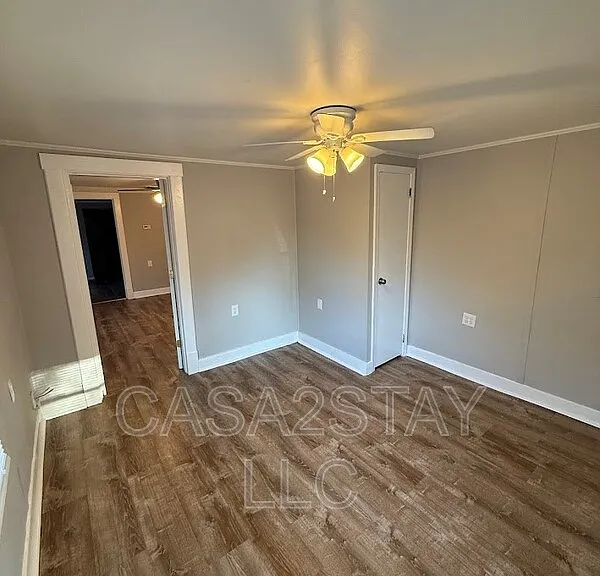 1129 Lincoln Ave — Photo 2