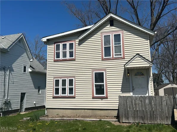 709 River St, Grand River, OH 44045