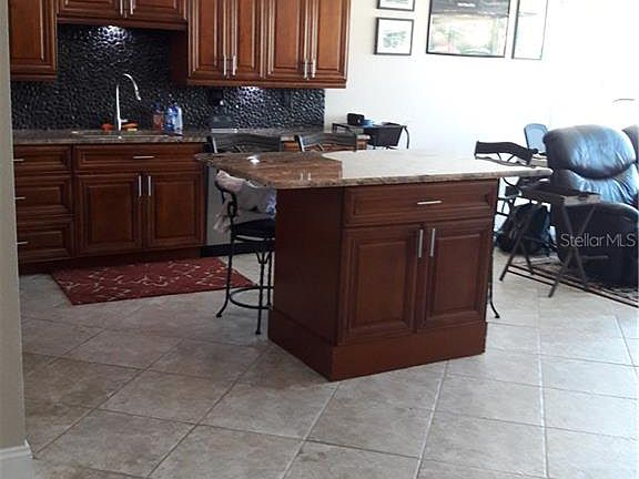 3rd image of 661 Poinsettia Ave APT 209