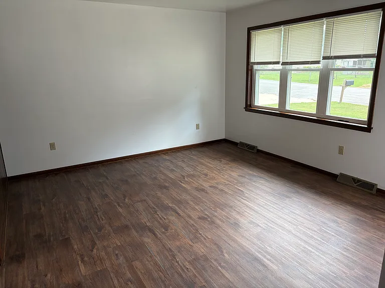 816 Looney St — Photo 4