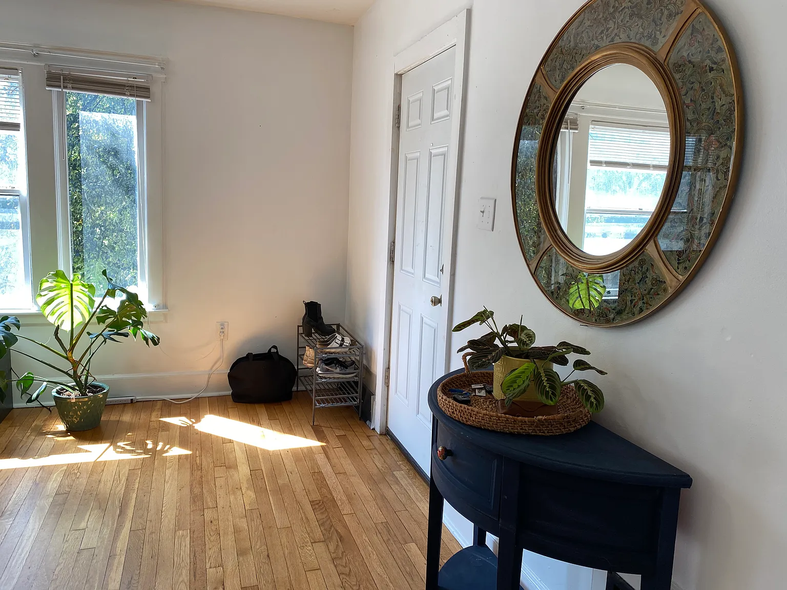 3 bed, 1000 sqft, $2,325 — Photo 3