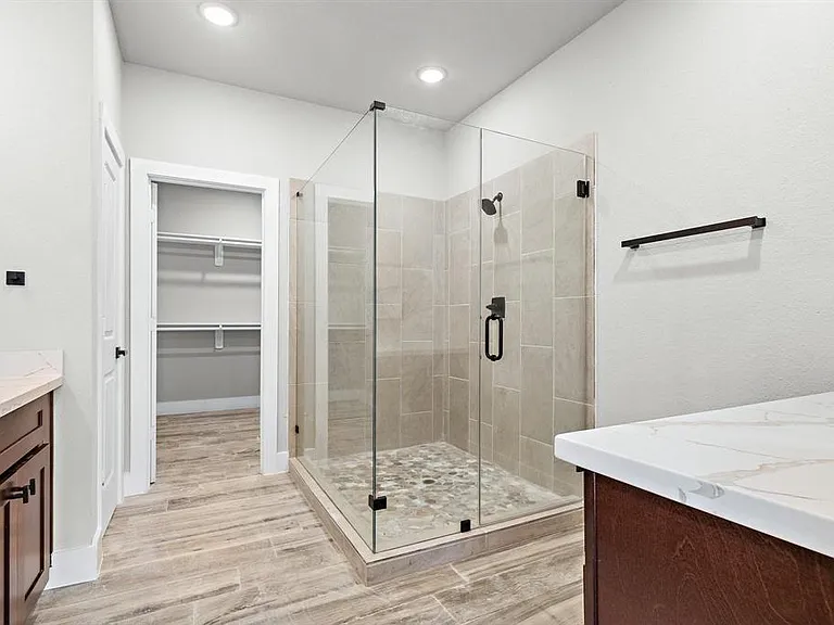 228 W 28th St — Photo 11