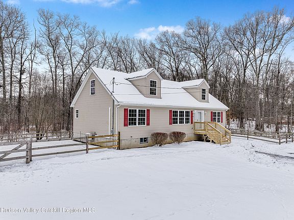 2nd image of 35 Pioneer Road