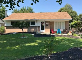 6431 Stamford Green Dr, Niagara Falls, ON L2J 1T7