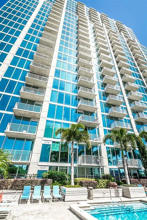 2 bed, 2.0 bath, 1157 sqft, $4,350 — Photo 2