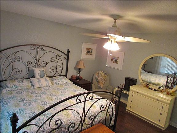 5th image of 6 Winterset Dr