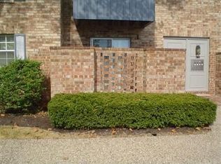 1060 Armstrong Mill Rd, Lexington, KY 40517
