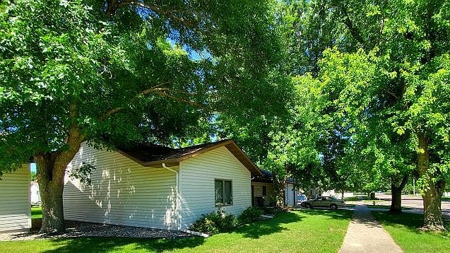 1st image of 407 4th Ave N