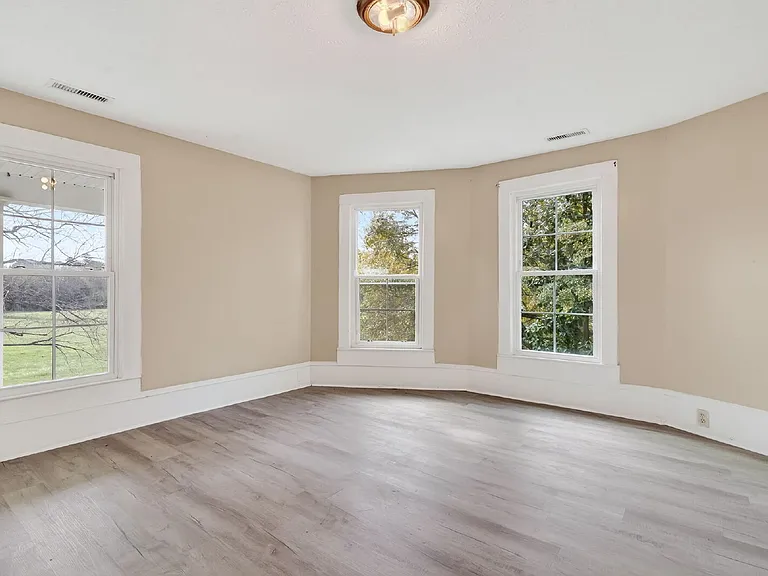 409 Meadow Rd — Photo 31