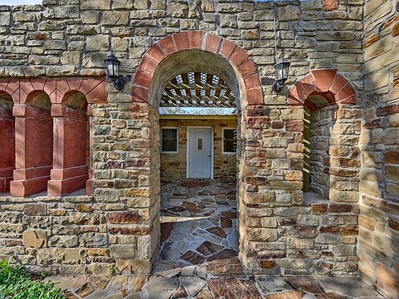 3rd image of 2514 Finke Rd