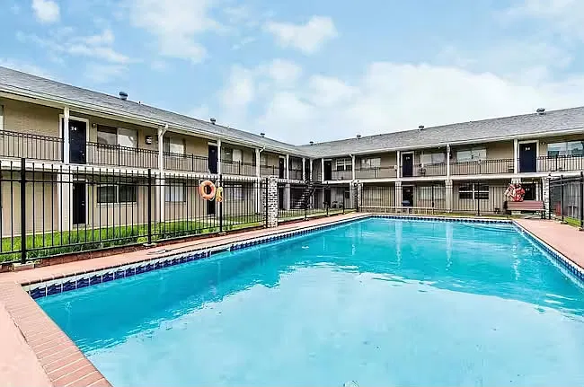 Sanford Place Apartments — Photo 3