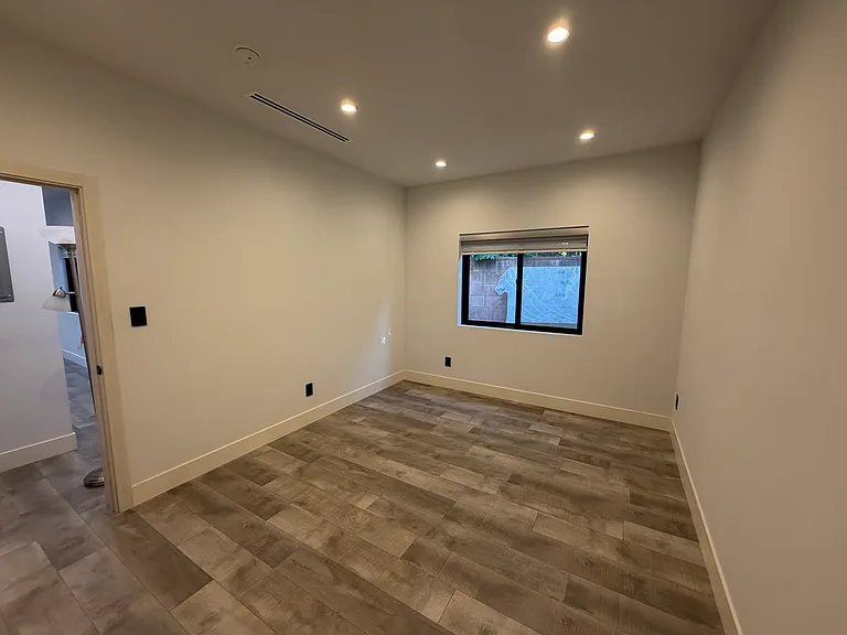8143 Mary Ellen Ave #8143 — Photo 9