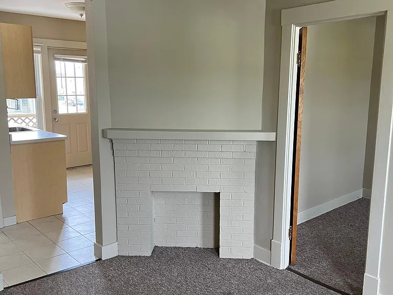 250 Tremaine Ave #14 — Photo 9