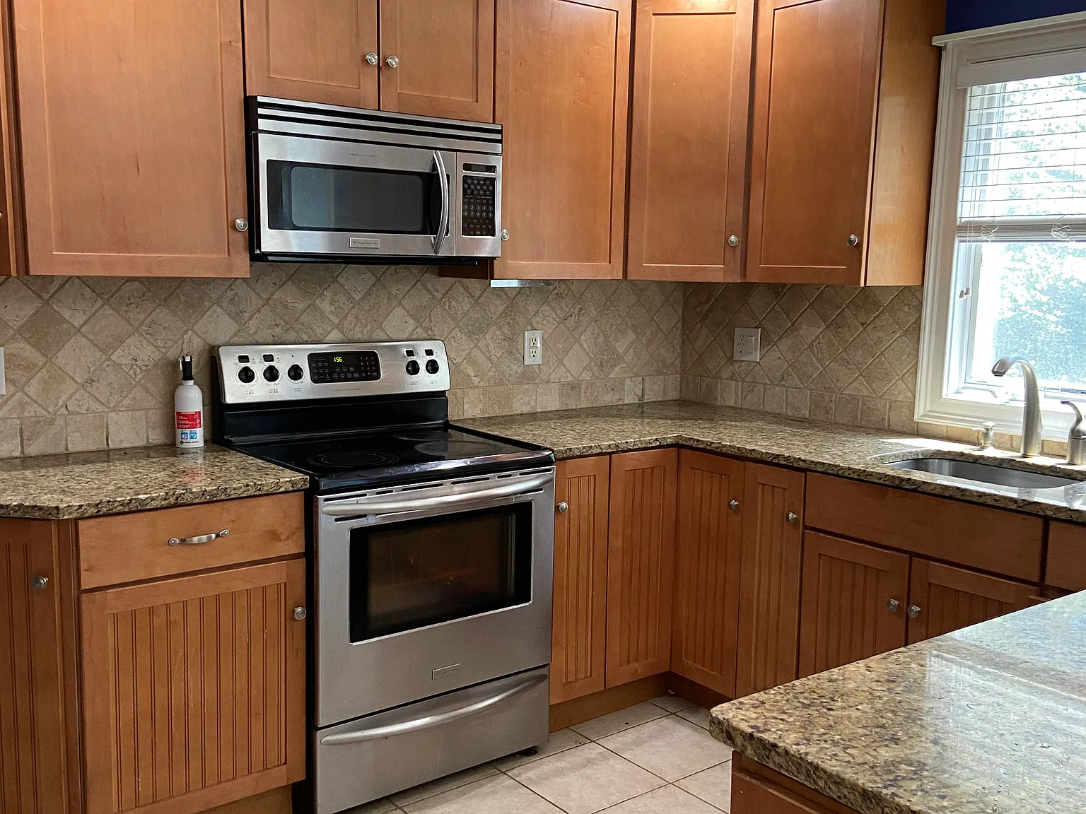 3 bed, 1607 sqft, $3,400 — Photo 3