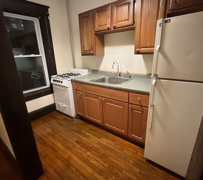 2nd image of 40 Warriner Ave #1R