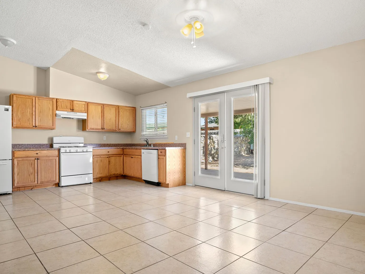 5 bed, 1614 sqft, $1,800 — Photo 3