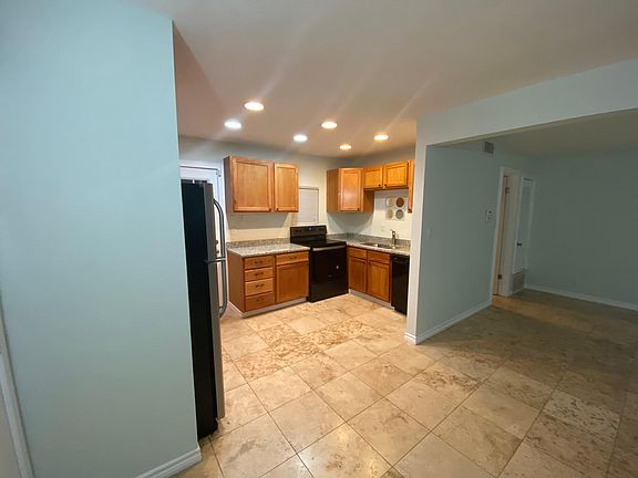 4th image of 4101 Rockford Ln #C