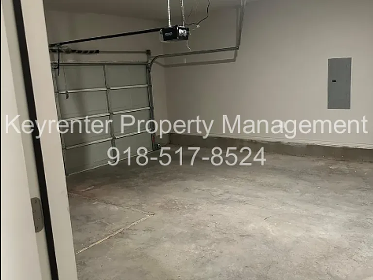 3117 Stonewall Dr — Photo 2