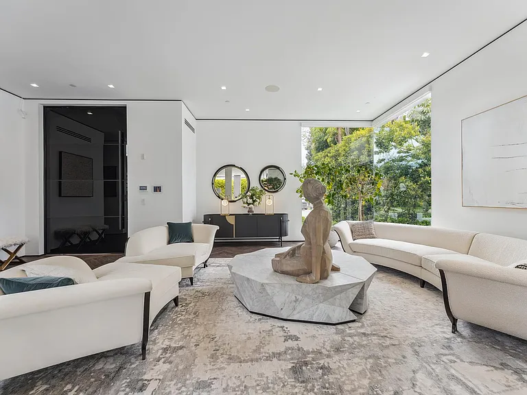213 S La Peer Dr — Photo 7