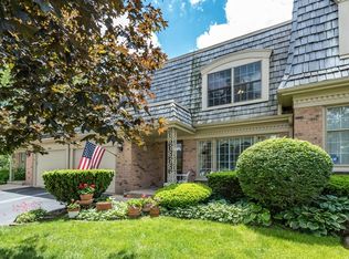 19W043 Avenue Normandy S, Oak Brook, IL 60523