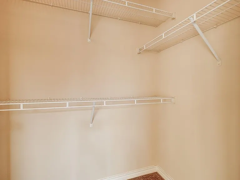Chateau Mirage Apartment Homes — Photo 9