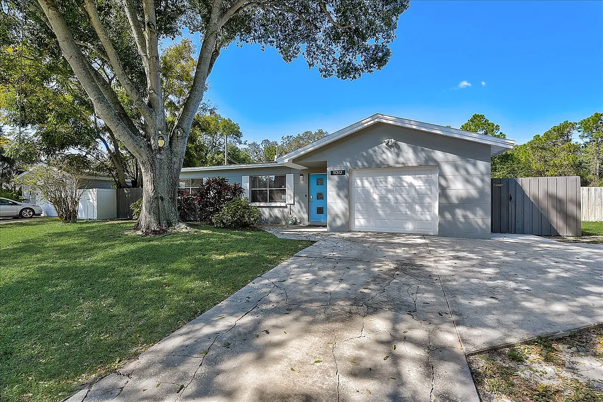 3 bed, 1274 sqft, $3,398 — Photo 3