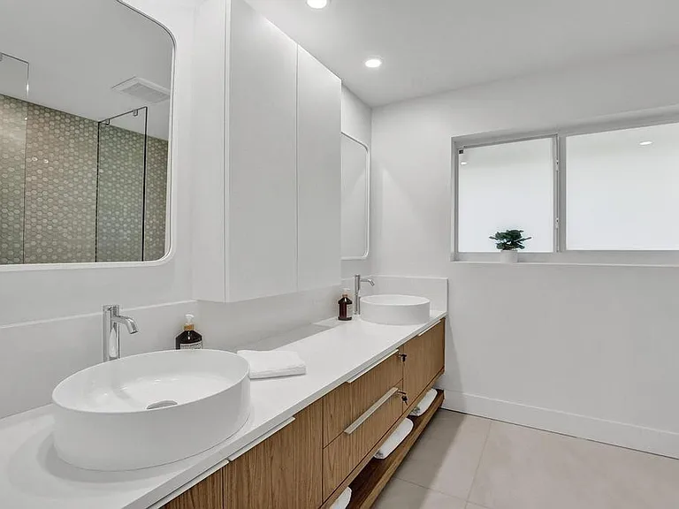 5581 NE 31st Ave — Photo 35