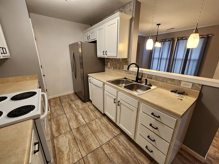 3003 NE Walnut Grove Rd — Photo 9