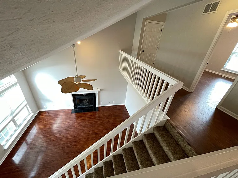 6015 Mercury Dr — Photo 26