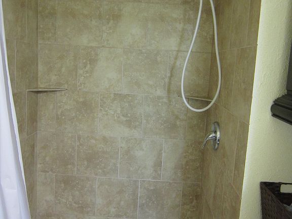 5th image of 861 Cambridge Dr