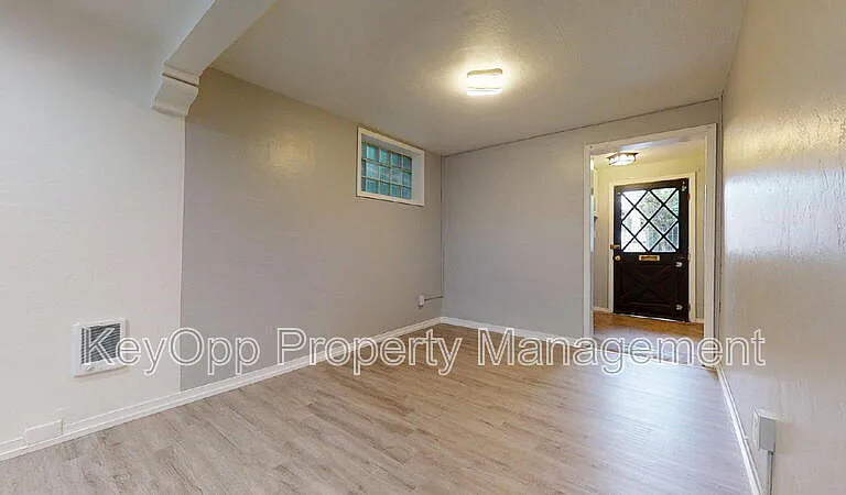 180 Stanyan Blvd — Photo 6