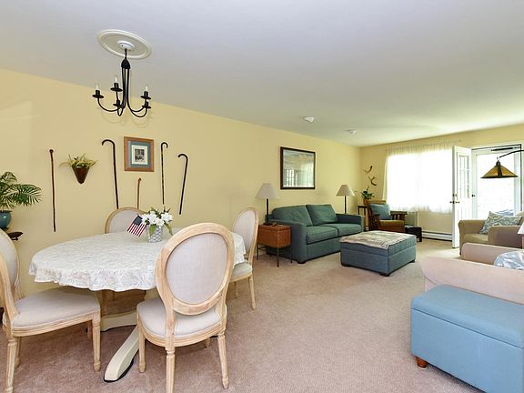 4th image of 12 Harbour Ln APT 9B