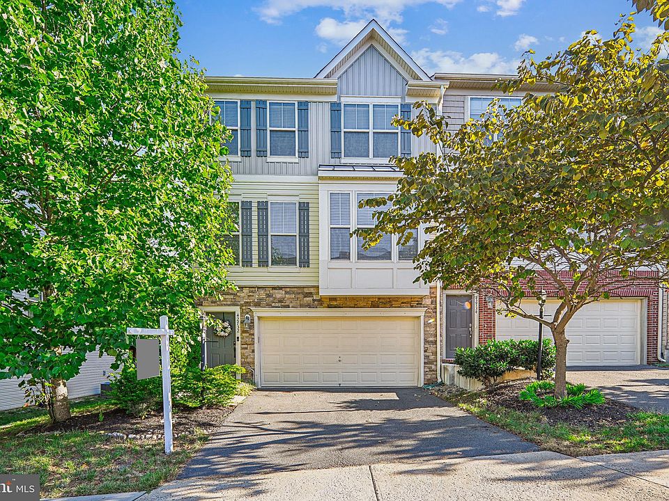 1st image of 42732 Ogilvie Sq