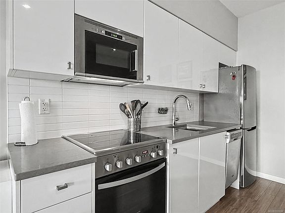 4th image of 785 Tyee Rd #201