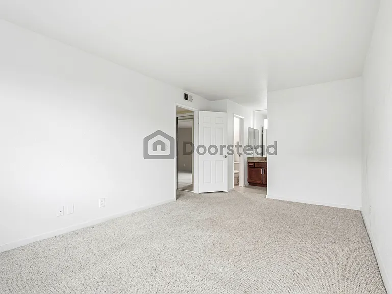 1318 B St #102 — Photo 31