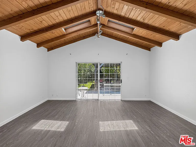 16746 Tupper St — Photo 10