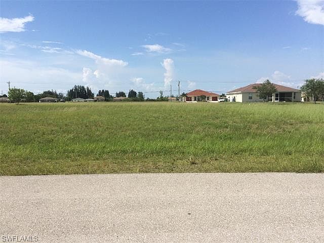 1st image of 529 NE 15th Ter