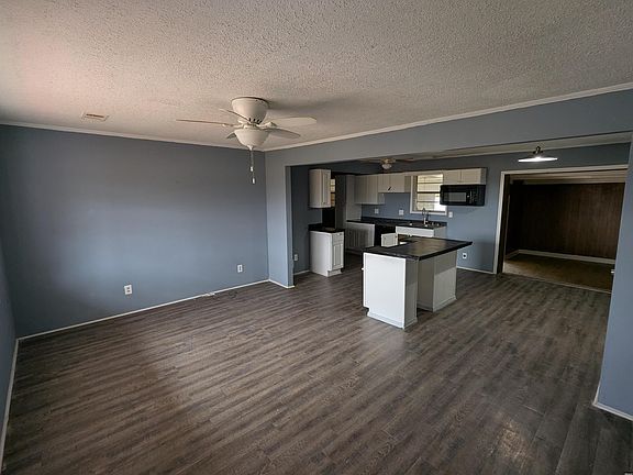 4th image of 902 Troy Rd