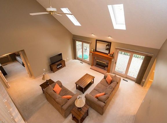 3rd image of 753 Oakmont Dr