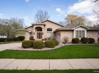 807 Oneida Woods Trl, Grand Ledge, MI 48837