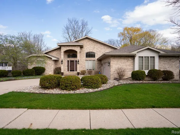807 Oneida Woods Trl, Grand Ledge, MI 48837